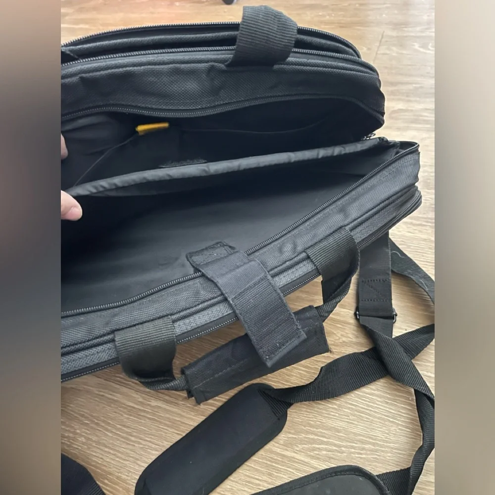 Targus multiple compartments bag